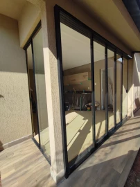 Portas de Vidro: A Solução para Ambientes Modernos e Iluminados