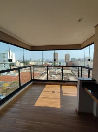 Sacadas de Vidro: Como Integrar Elegância e Funcionalidade no Seu Projeto